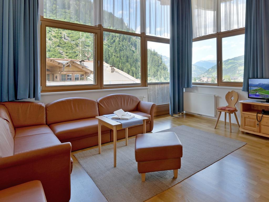 Ferienwohnungen Haus Der Mitte Mayrhofen Room photo