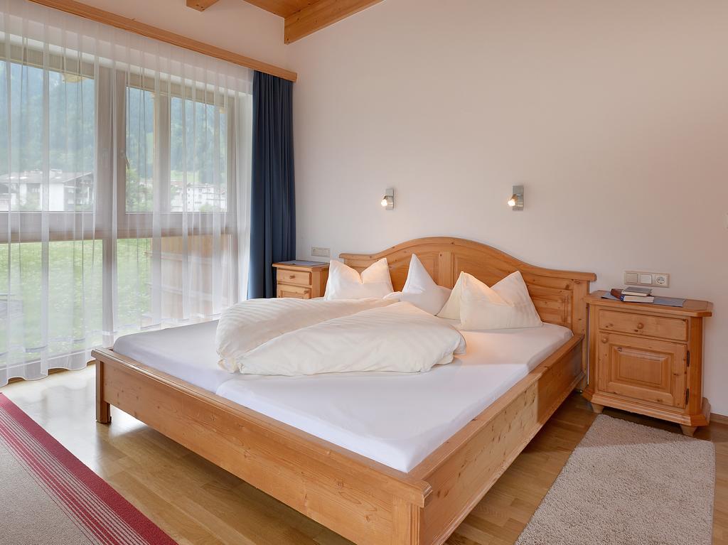 Ferienwohnungen Haus Der Mitte Mayrhofen Room photo
